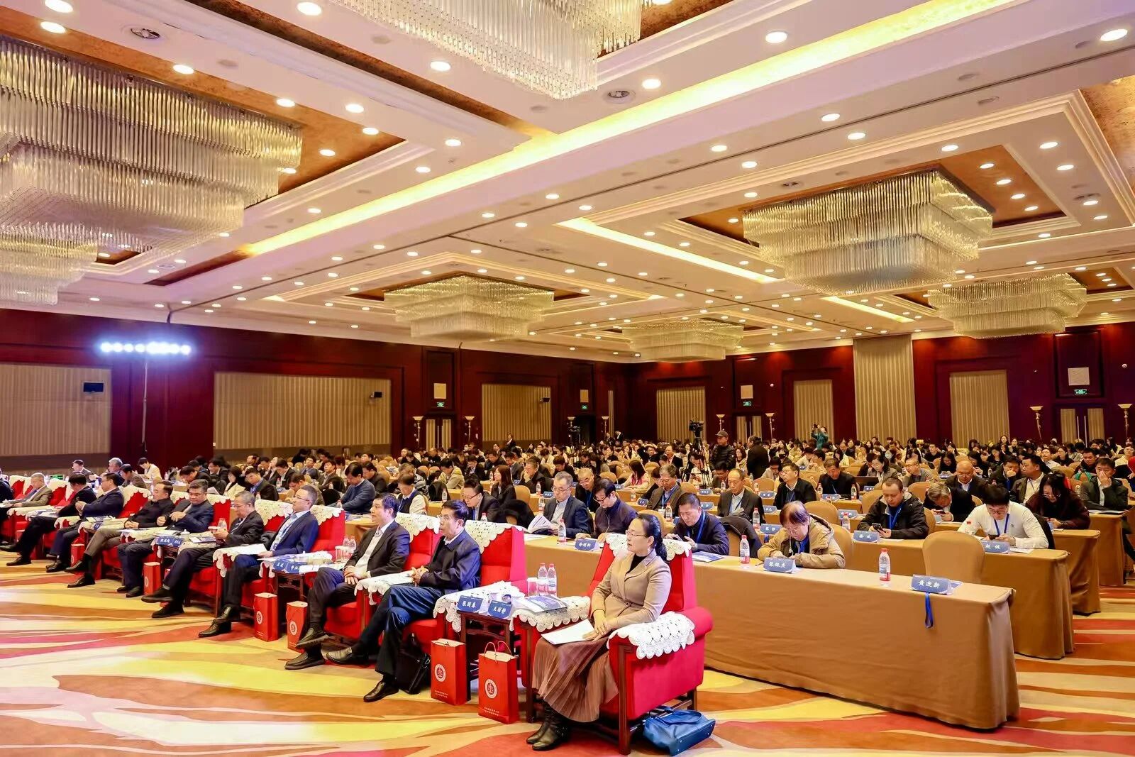 微信图片_2025-11-17_120117_108.jpg