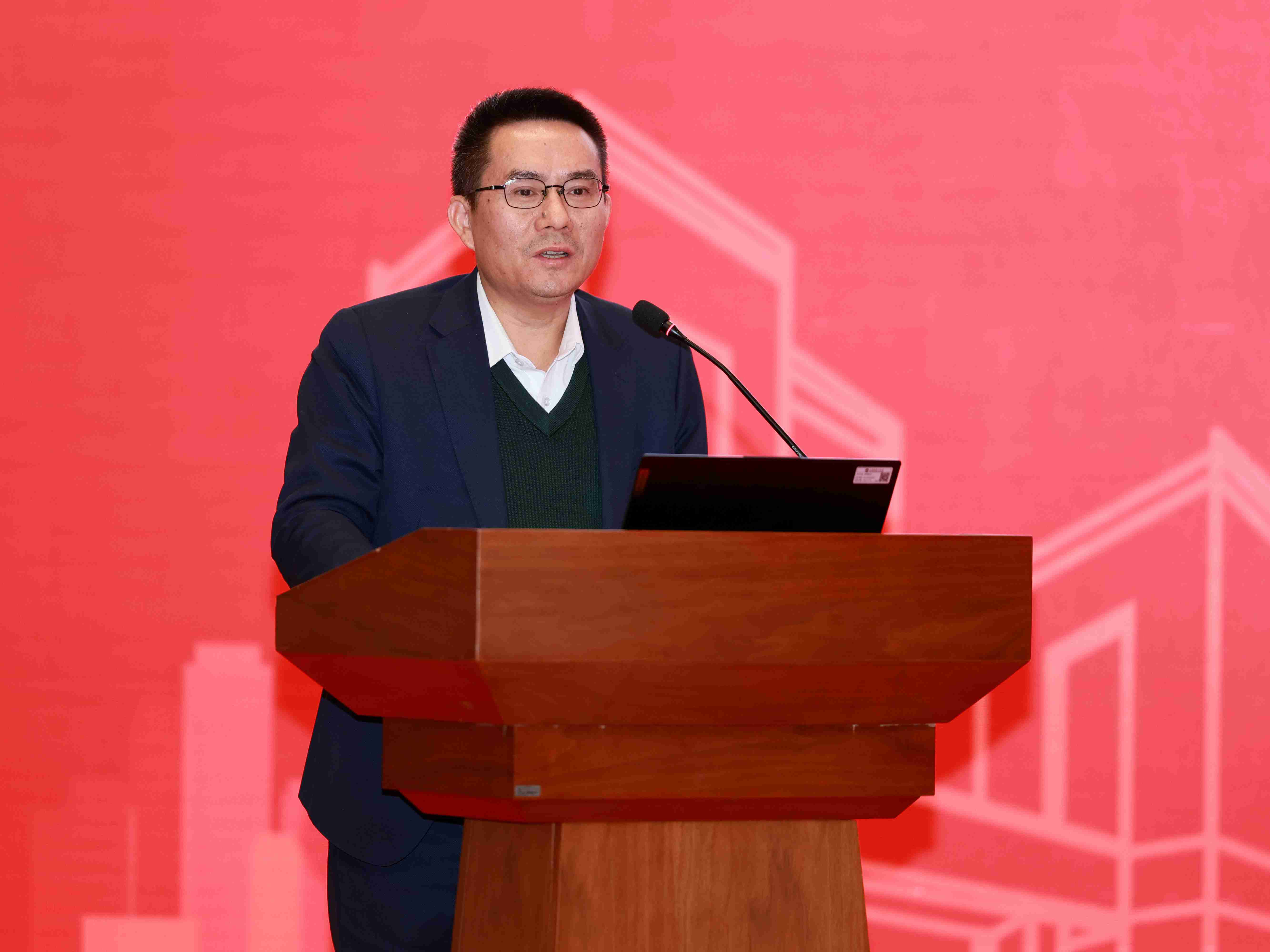 20251127-走进上交所周沅帆演讲_副本.jpg