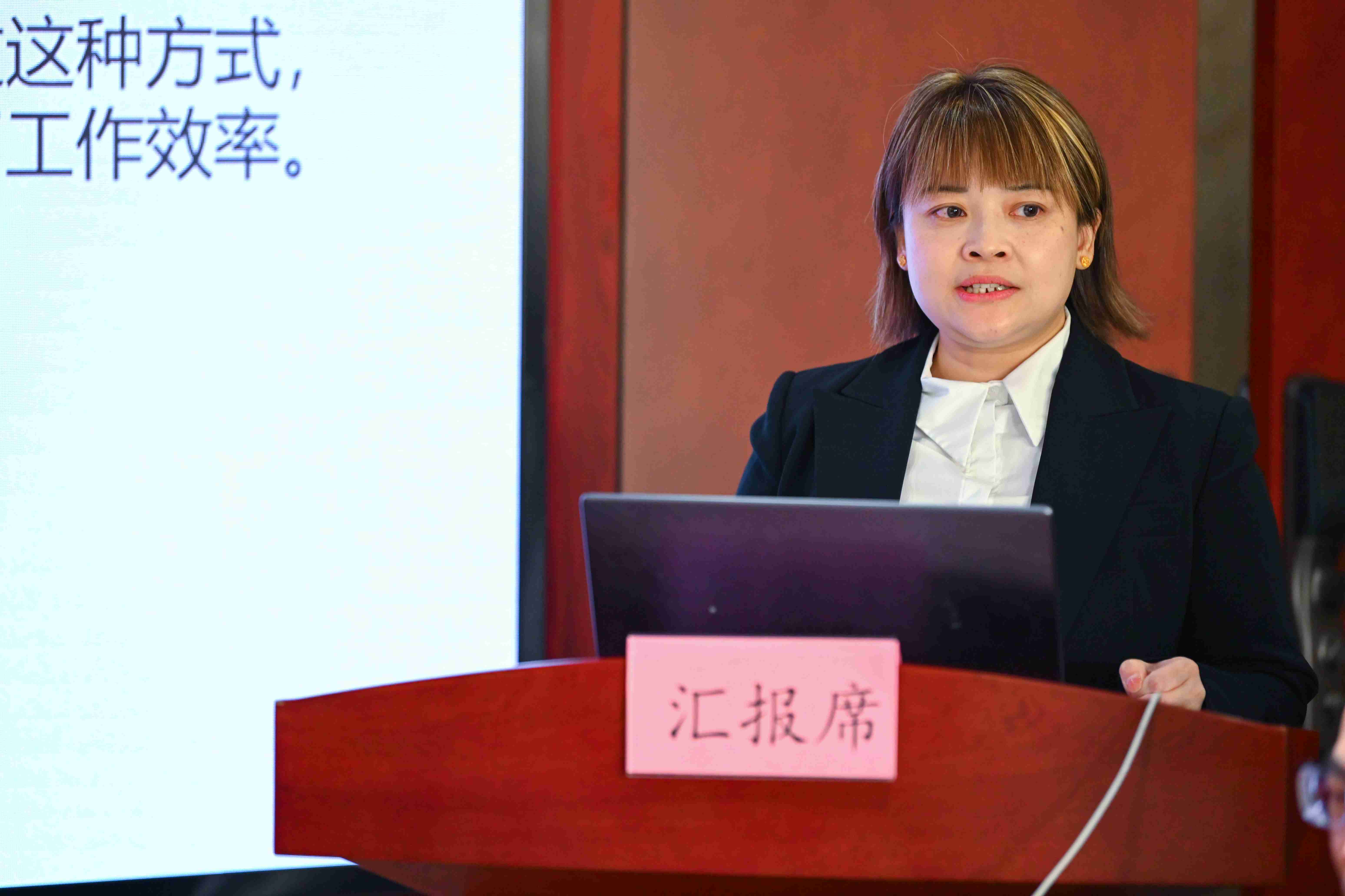 3梁洁琼_副本.jpg
