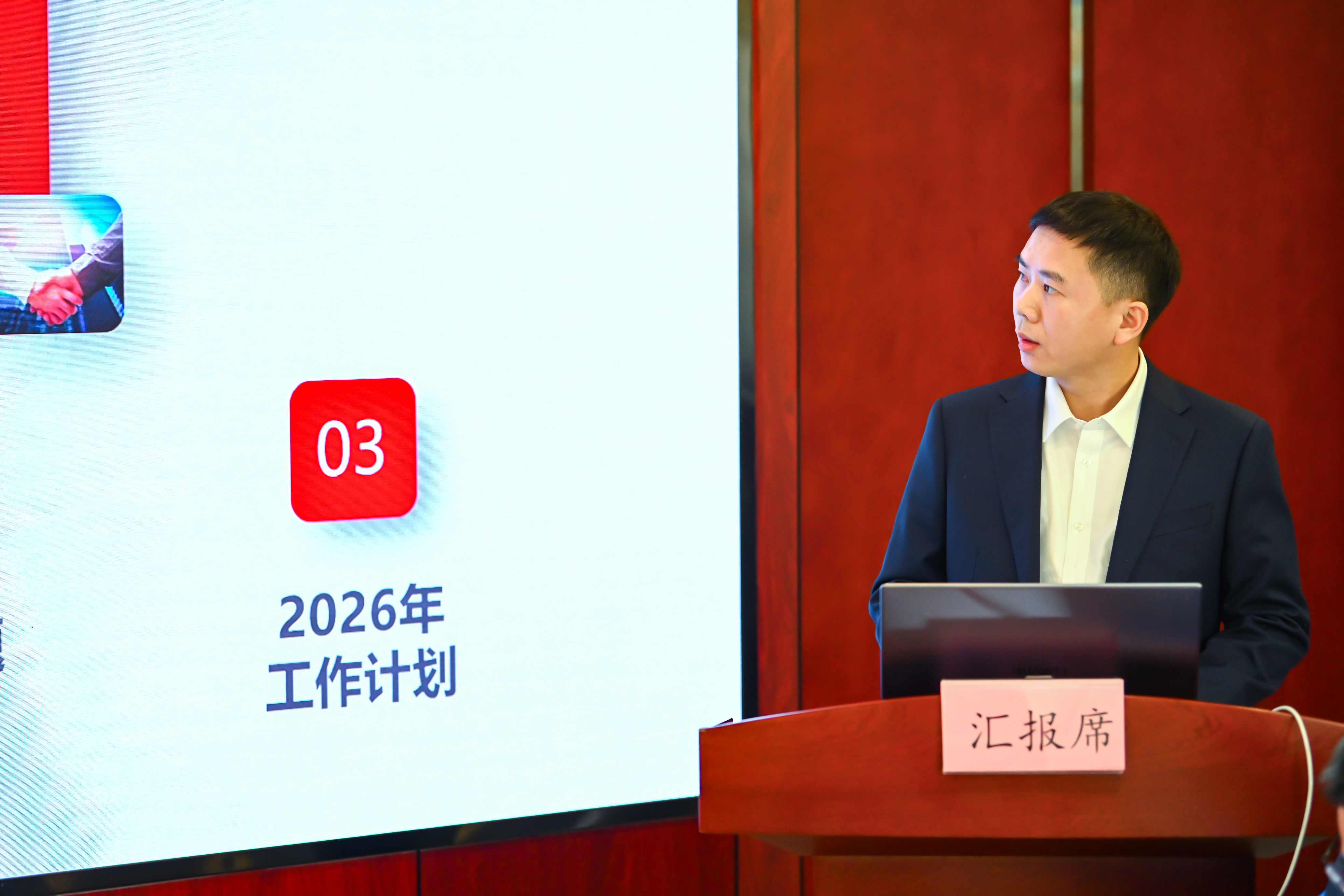 32胡伟_副本.jpg